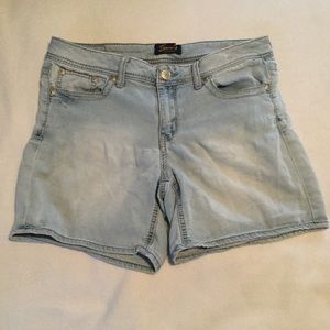 Seven7 shorts, size 10